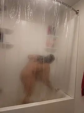 Snapshot of cinnaminnie chatting on 09.27.25 cinnaminnie online show from 09.27.25