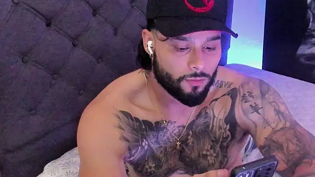 Snapshot of jeremygerard_ chatting on 10.04.25 jeremygerard online show from 10.04.25