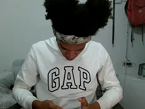 Snapshot of miriam775 chatting on 09.30.25 miriam775 online show from 09.30.25