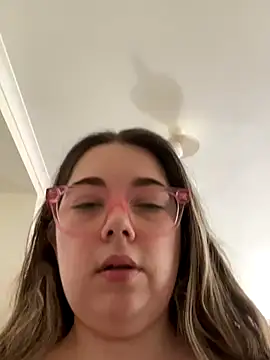 Snapshot of brooklynivy chatting on 10.14.25 brooklynivy online show from 10.14.25