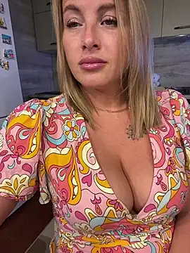 Snapshot of Cute_Hot_Alice chatting on 06.28.26 Cute Hot Alice online show from 06.28.26