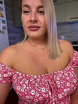 Snapshot of Cute_Hot_Alice chatting on 07.13.26 Cute Hot Alice online show from 07.13.26