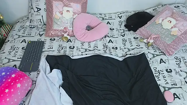 Snapshot of Lorenne_Miller chatting on 12.26.24 Lorenne Miller online show from 12.26.24