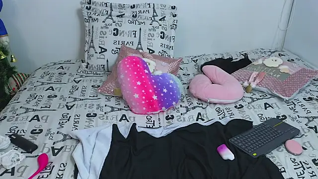 Snapshot of Lorenne_Miller chatting on 12.27.24 Lorenne Miller online show from 12.27.24