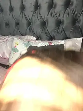 Snapshot of Anaelle24 chatting on 01.18.25 Anaelle24 online show from 01.18.25