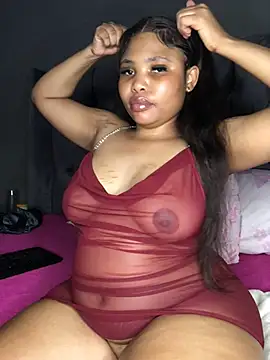 Snapshot of Anaelle24 chatting on 02.05.25 Anaelle24 online show from 02.05.25