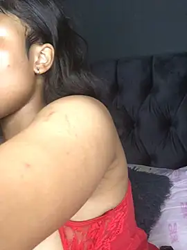 Snapshot of Anaelle24 chatting on 02.06.25 Anaelle24 online show from 02.06.25