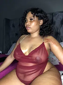 Snapshot of Anaelle24 chatting on 02.12.25 Anaelle24 online show from 02.12.25