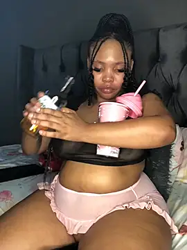 Snapshot of Anaelle24 chatting on 03.06.25 Anaelle24 online show from 03.06.25