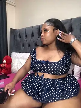 Snapshot of Anaelle24 chatting on 10.17.25 Anaelle24 online show from 10.17.25