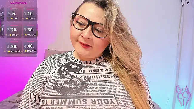 Snapshot of Kharla_Marin chatting on 06.17.26 Kharla Marin online show from 06.17.26