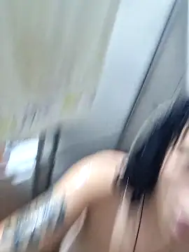 Snapshot of Sweet-diamondxxx chatting on 10.18.25 Sweet-diamondxxx online show from 10.18.25