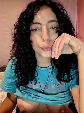 Snapshot of Sweet-diamondxxx chatting on 10.23.25 Sweet-diamondxxx online show from 10.23.25