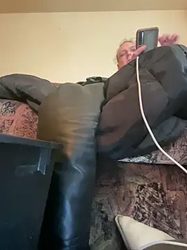 kikiwonderbar online show from 11.04.25