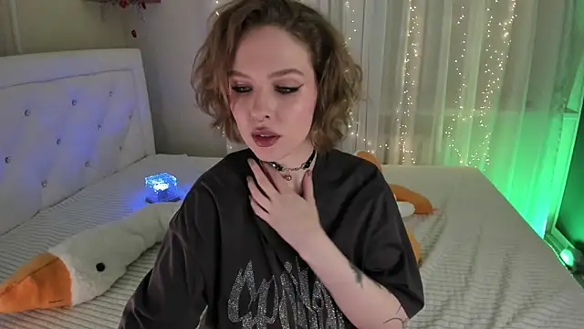 Snapshot of Natural_pussy chatting on 02.16.25 Natural pussy online show from 02.16.25