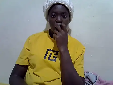 Snapshot of pretty_tallgirl chatting on 06.24.26 pretty tallgirl online show from 06.24.26