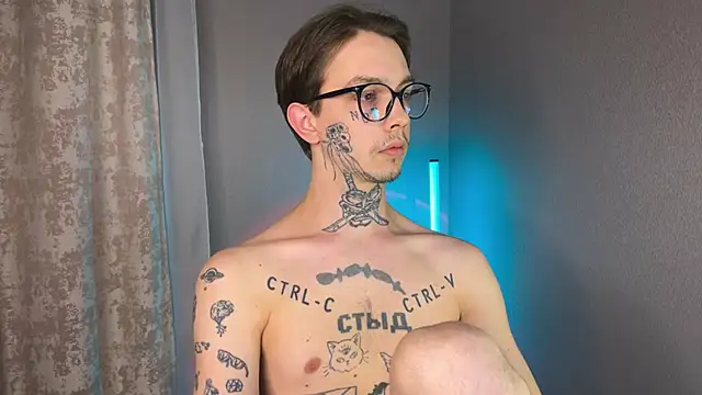 Snapshot of anahori__simon chatting on 01.08.25 anahori simon online show from 01.08.25