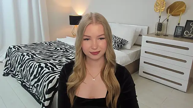 Snapshot of shy__lady chatting on 06.14.26 shy lady online show from 06.14.26