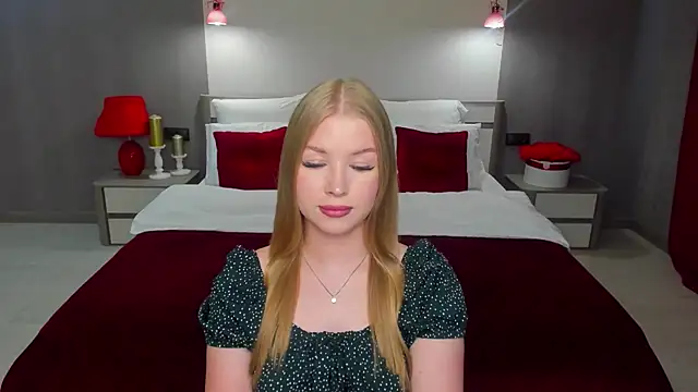 Snapshot of shy__lady chatting on 07.25.26 shy lady online show from 07.25.26