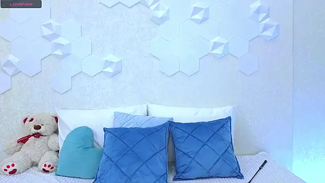 Lynna Sparks online show from 02.10.25