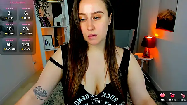 Snapshot of Lattea chatting on 10.18.25 Lattea online show from 10.18.25