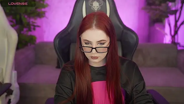 Snapshot of Torii_054 chatting on 04.12.26 Torii 054 online show from 04.12.26