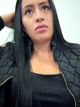 Snapshot of Sara_luna_ chatting on 10.30.25 Sara luna online show from 10.30.25