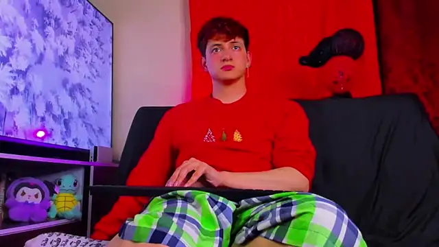 Snapshot of GabyThoms chatting on 12.04.25 GabyThoms online show from 12.04.25