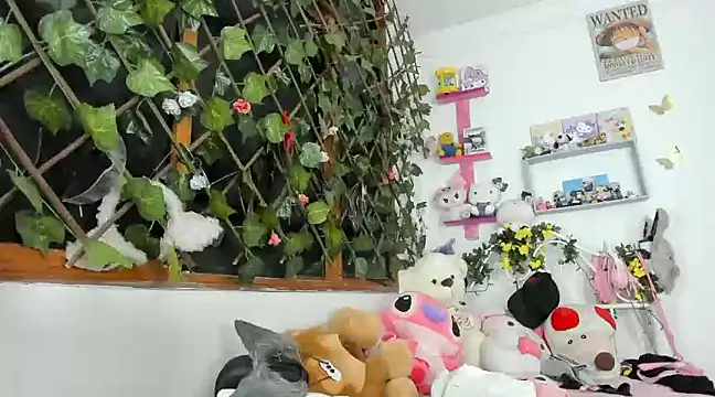 Snapshot of LunaDeCristall chatting on 01.28.25 LunaDeCristall online show from 01.28.25