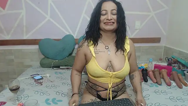 Snapshot of Lena_lawson chatting on 12.22.25 Lena lawson online show from 12.22.25