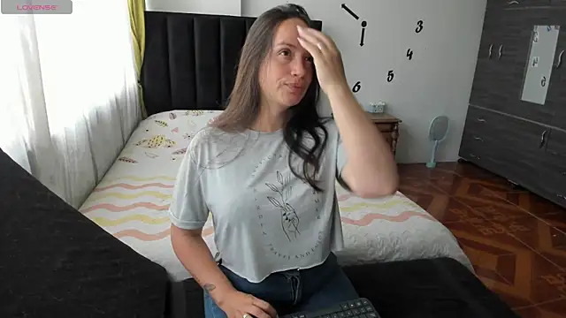Snapshot of milysauria1 chatting on 07.27.26 milysauria1 online show from 07.27.26