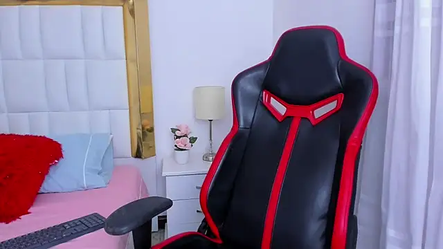 Snapshot of MadelineJackson chatting on 02.15.25 MadelineJackson online show from 02.15.25