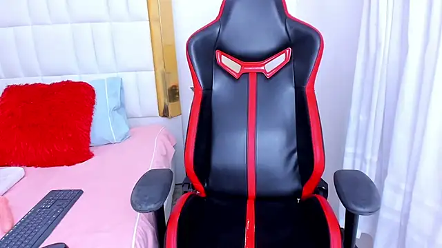 Snapshot of MadelineJackson chatting on 03.08.25 MadelineJackson online show from 03.08.25