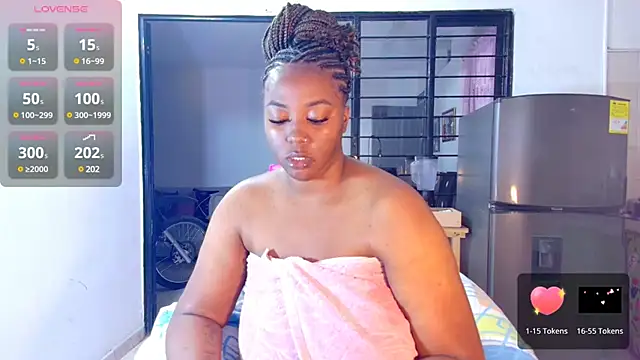 Snapshot of CiaraEbony chatting on 03.09.25 CiaraEbony online show from 03.09.25
