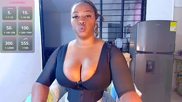 Snapshot of CiaraEbony chatting on 03.22.25 CiaraEbony online show from 03.22.25