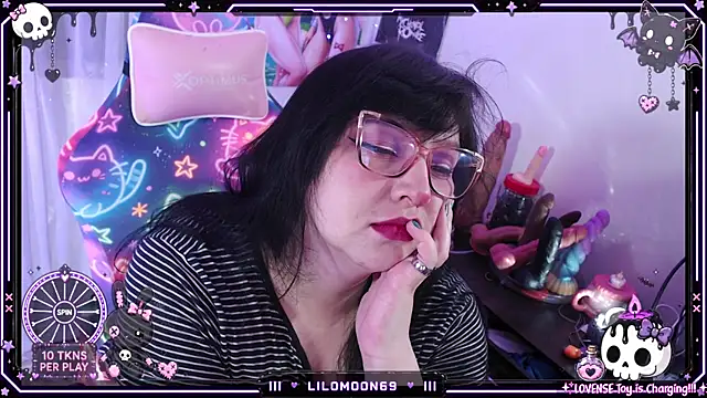Snapshot of LiloMoon69 chatting on 07.24.26 LiloMoon69 online show from 07.24.26