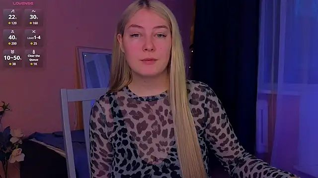 Snapshot of Catherine_River chatting on 12.18.25 Catherine River online show from 12.18.25