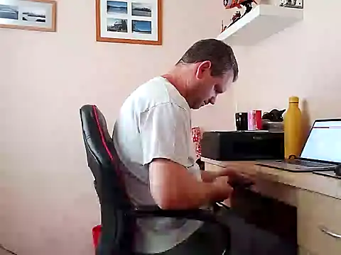 Snapshot of mrtickle1000 chatting on 08.05.26 mrtickle1000 online show from 08.05.26