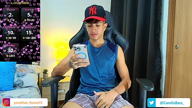 Snapshot of _CamiloBass chatting on 03.27.26 CamiloBass online show from 03.27.26
