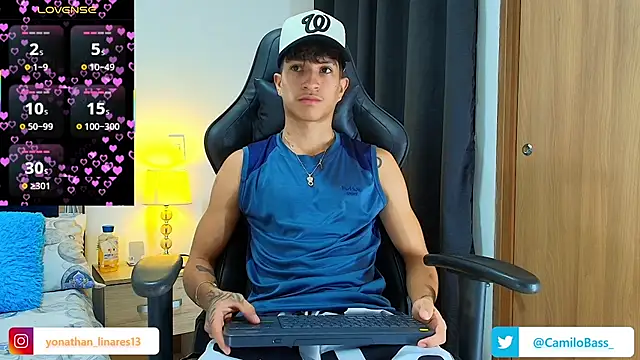 Snapshot of _CamiloBass chatting on 03.29.26 CamiloBass online show from 03.29.26