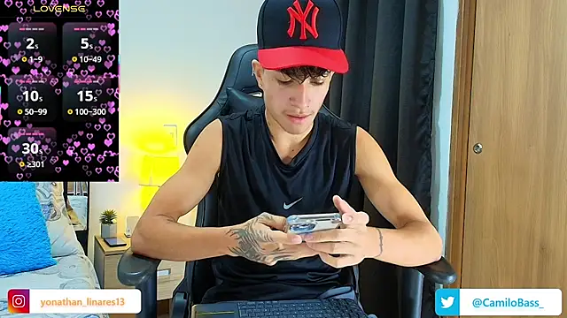 Snapshot of _CamiloBass chatting on 03.29.26 CamiloBass online show from 03.29.26