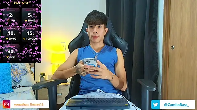 Snapshot of _CamiloBass chatting on 04.02.26 CamiloBass online show from 04.02.26