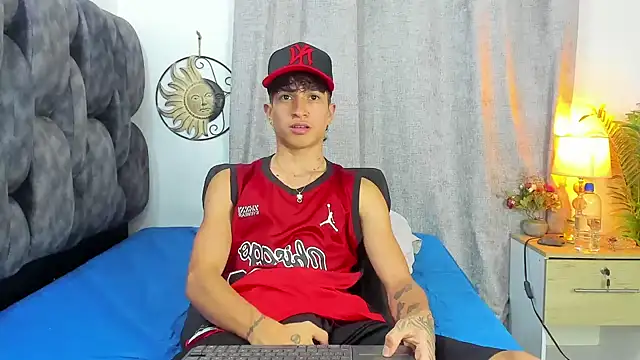Snapshot of _CamiloBass chatting on 04.07.26 CamiloBass online show from 04.07.26