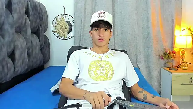 Snapshot of _CamiloBass chatting on 04.10.26 CamiloBass online show from 04.10.26