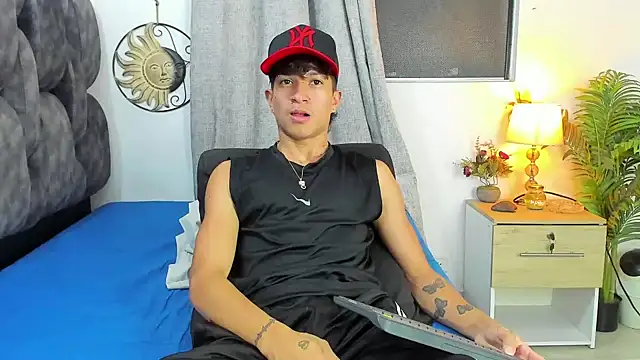 Snapshot of _CamiloBass chatting on 04.11.26 CamiloBass online show from 04.11.26