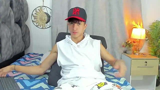 Snapshot of _CamiloBass chatting on 04.14.26 CamiloBass online show from 04.14.26