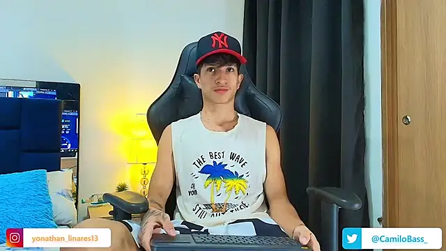 Snapshot of _CamiloBass chatting on 04.18.26 CamiloBass online show from 04.18.26
