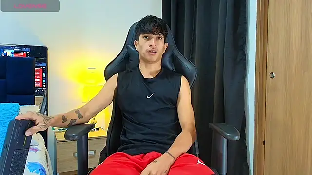 Snapshot of _CamiloBass chatting on 04.19.26 CamiloBass online show from 04.19.26