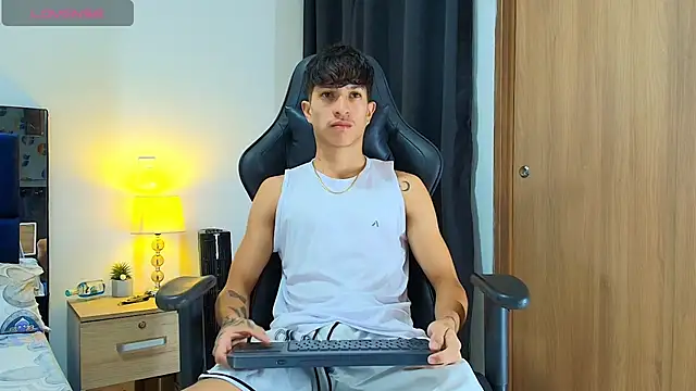 Snapshot of _CamiloBass chatting on 05.01.26 CamiloBass online show from 05.01.26