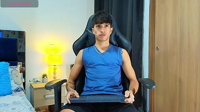 Snapshot of _CamiloBass chatting on 05.03.26 CamiloBass online show from 05.03.26